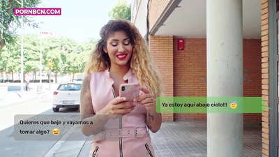 زن خیانتکار در حالی که شوهرش کار میکند میخواهد معشوق جوانش را سخت لعنت کند. لاتین با جوانان و الاغ بزرگ. زهره آفرودیت.